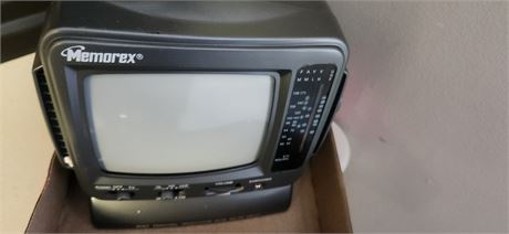 Memorex 6" Black & White ]Television