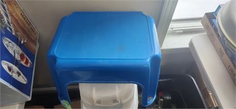 Rubbermaid Plastic Stool