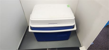 Rubbermaid Cooler & Thermos