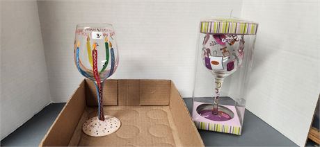 2 plastic wine glasses