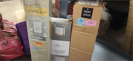 Lot of mini blinds