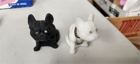 2 West Moreland Dog Statues