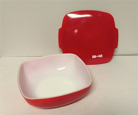 Vintage Pyrex With Lid