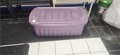 Rubbermaid 50 gallon storage tote