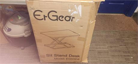 Er Gear sit or stand desk