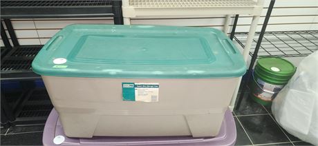 Super size storage tote