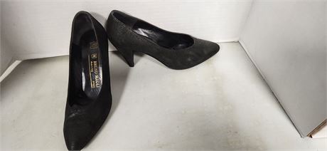 Bruno Magli Woman Shoes. Size 7