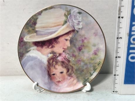 22k Gold Trimmed 1997 Avon Plate