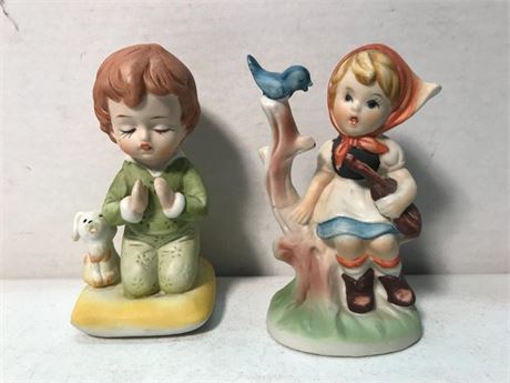 2 Figurines