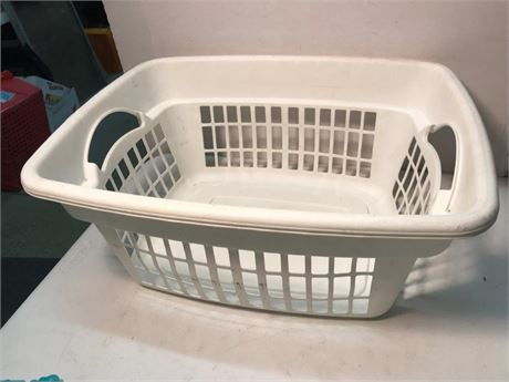 Rubbermaid Laundry Basket