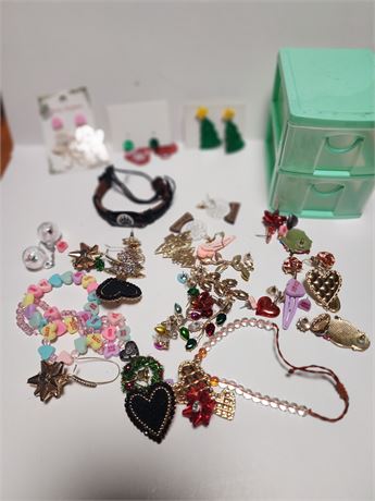 misc. jewelry in box