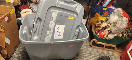 Storage tote and packing peanuts