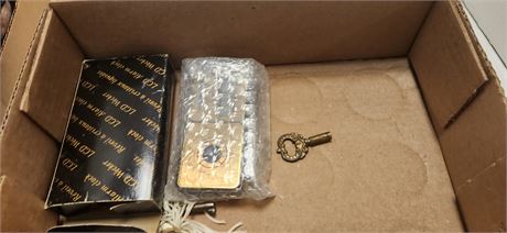 Clock and 2 keys