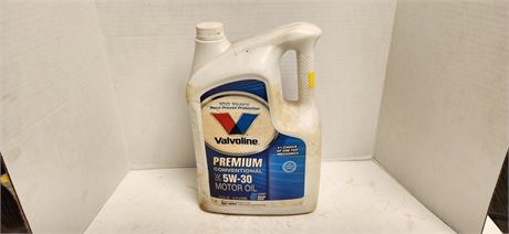 Valvoline Premium Conventional SAE 5W-30 Motor Oil. 6 QT. NEW Unopened