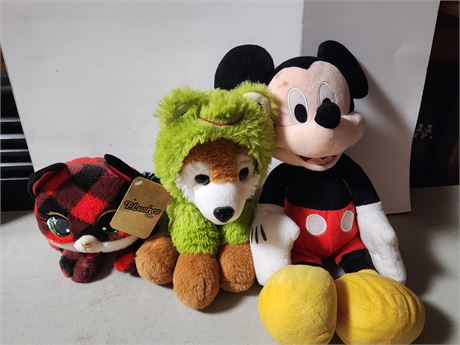 3 Plush toys