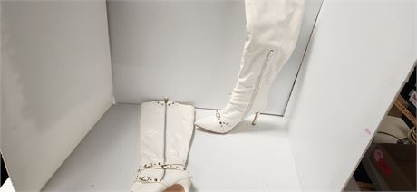 Knee High White High Heel Boots. Size 7