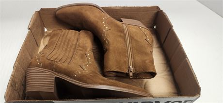 No Boundaries Boots. Size 8