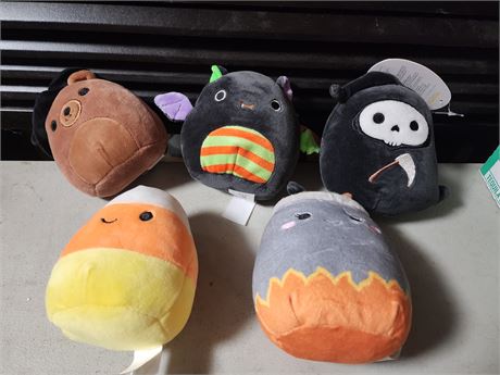 5 Halloween Squishmallows
