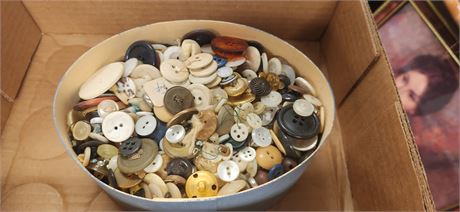 Lot Of Vintage Buttons & Vintage Storage Box