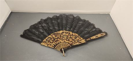 Vintage Celluloid & Lace Folding Fan.