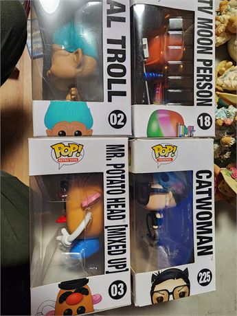 4 Funko Pops