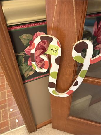 "V" Decor