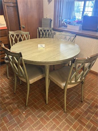 Kitchen Table, 5 Chairs, 2 Leaves