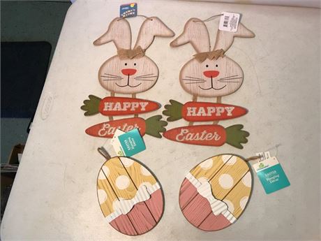 2 Easter Eggs & Happy Easter Signs