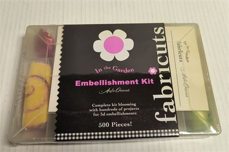 Fabricuts In The Garden Embellishment Kit