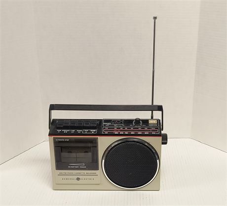 Vintage AM/FM Radio Cassette Recorder