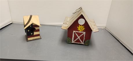 Pair of bird houses