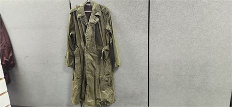 Man's Lightweight Taupe Shade 179 Raincoat. Size Long 36