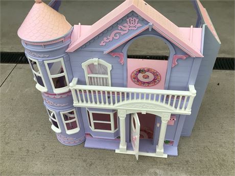 Large Doll House