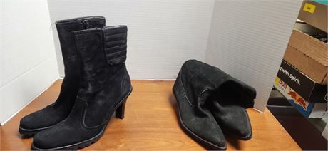 2 Pair of womens boots