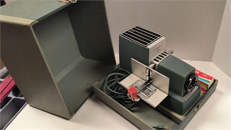 Argos 300 Projection With Automatic Slide Changer & Carry Case