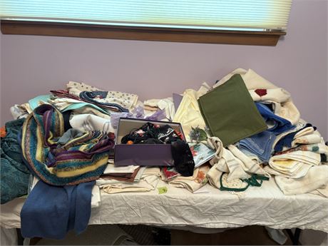 Towels, Linens, Rugs Lot