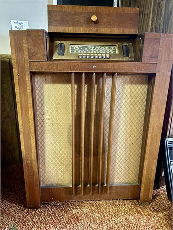 Vintage Tube Radio