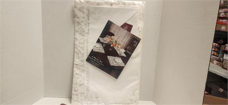 2 placemats and 2 napkins