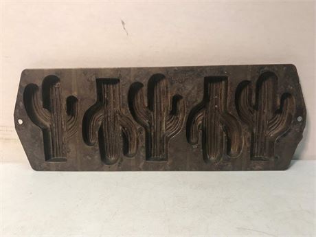 Lodge USA Cast Iron Cactus Baking Pan