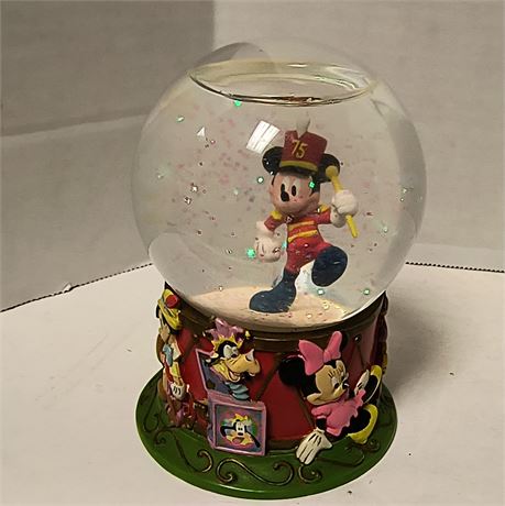 Disney Mickey Mouse & Friends Snow Globe