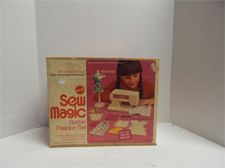 Mattel Sew Magic Barbie Fashion Set