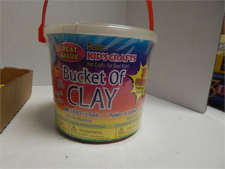 Kidscrafts Bucket Of Clay & Crayons