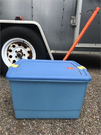 Rubbermaid Container