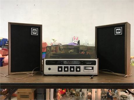 SoundDesign Record Player with Speakers