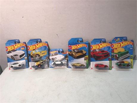 6 Hot Wheels