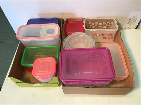 2 Flats of Kitchen Containers & Lids