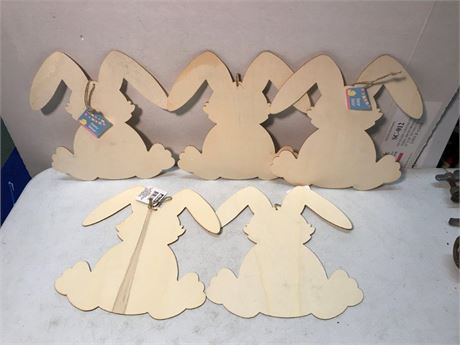 (RESALE) 5 Wood Bunny Craft Signs