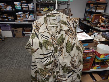 White Stag Woman's Shirt. Size 3XL