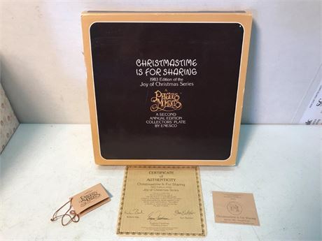 (RESALE) 1983 Precious Moments Friends Christmas is for Sharing Plate