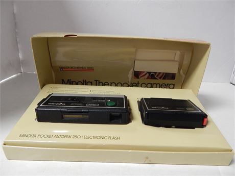 Minolta Pocket AutoPak 250 + Electronic Flash Camera